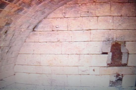 Le fond de la salle découvert par la caméra 