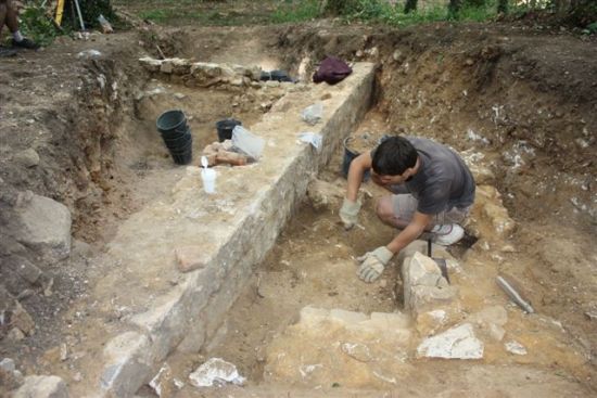 Archéologue au travail.
