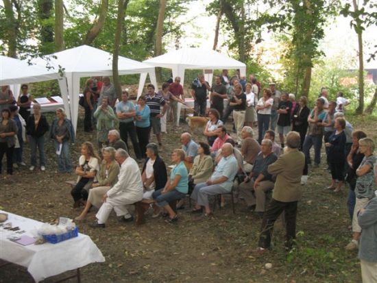 La foule visite les fouilles 
