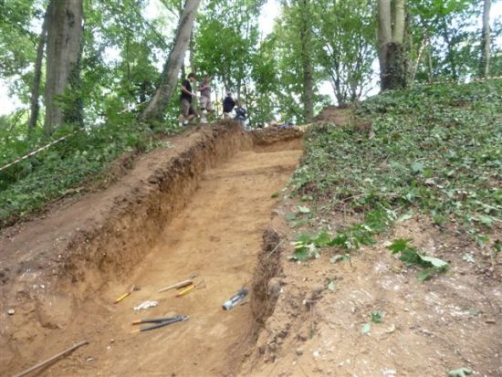 La pente du fossé d'origine : ''le glacis''