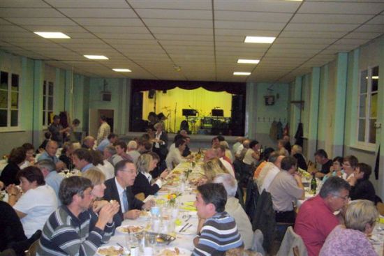 Ambiance dans la salle des fêtes.